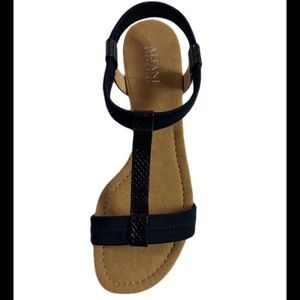 Women’s Step N Flex Voyage Wedge Sandals Size 8.5.